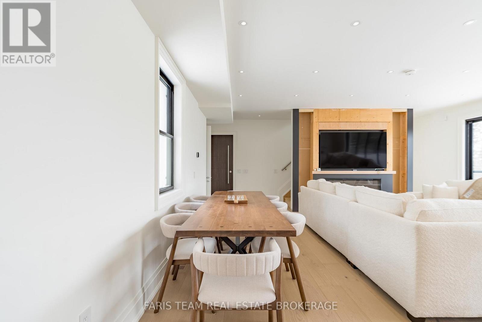 23 Trew Avenue, Tiny, Ontario  L0L 2T0 - Photo 12 - S12756712