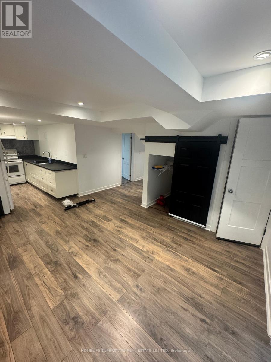 11 Kelsey Crescent, Barrie, Ontario  L4N 0J7 - Photo 2 - S12757652