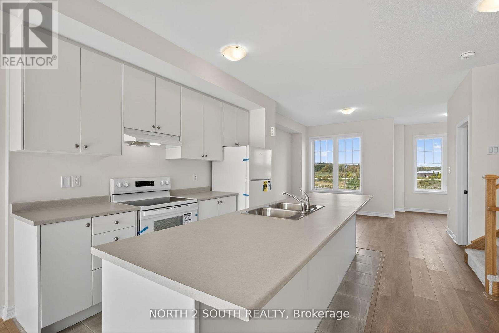 11 Lana Circle, Wasaga Beach, Ontario  L9Z 0L2 - Photo 10 - S12756722