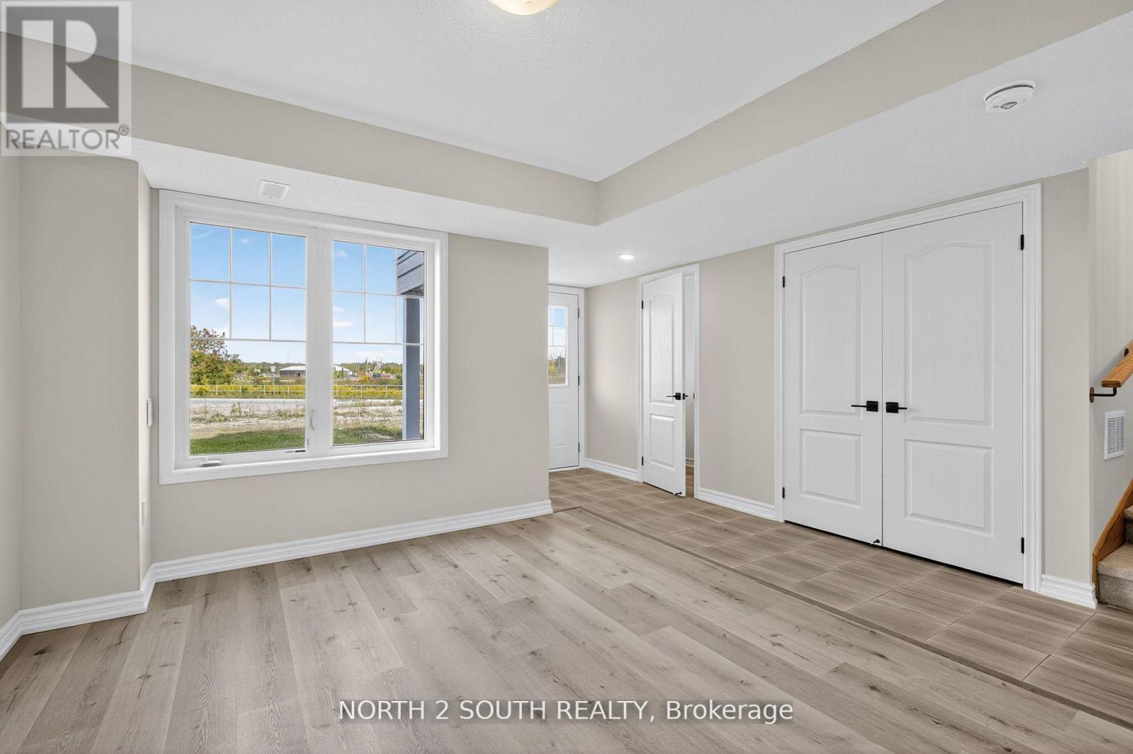 11 Lana Circle, Wasaga Beach, Ontario  L9Z 0L2 - Photo 5 - S12756722