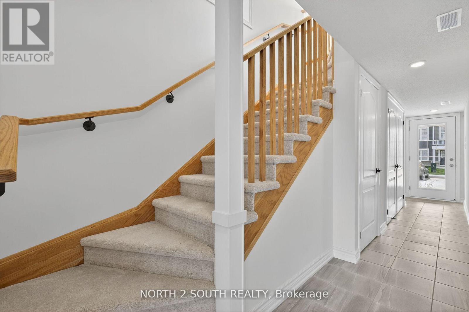 11 Lana Circle, Wasaga Beach, Ontario  L9Z 0L2 - Photo 3 - S12756722