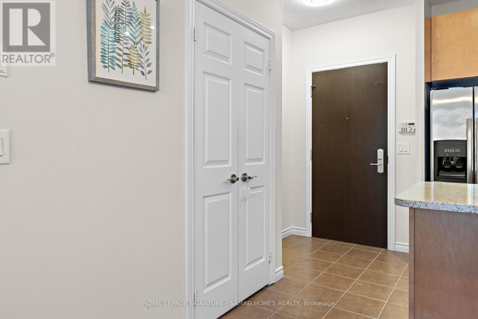 215 - 1135 Royal York Road, Toronto, Ontario  M9A 0C3 - Photo 2 - W12668768