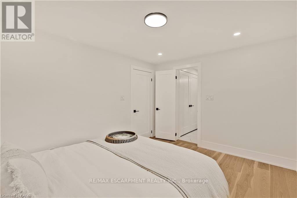 257 Strathcona Drive, Burlington (Shoreacres), Ontario  L7L 2C9 - Photo 20 - W12673248