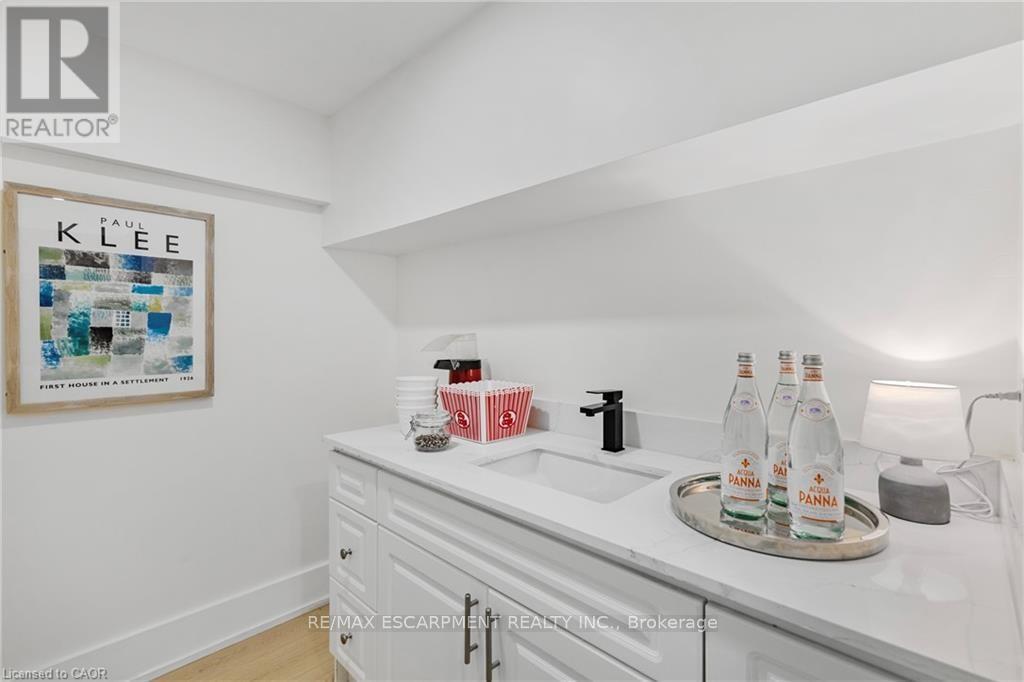 257 Strathcona Drive, Burlington (Shoreacres), Ontario  L7L 2C9 - Photo 40 - W12673248