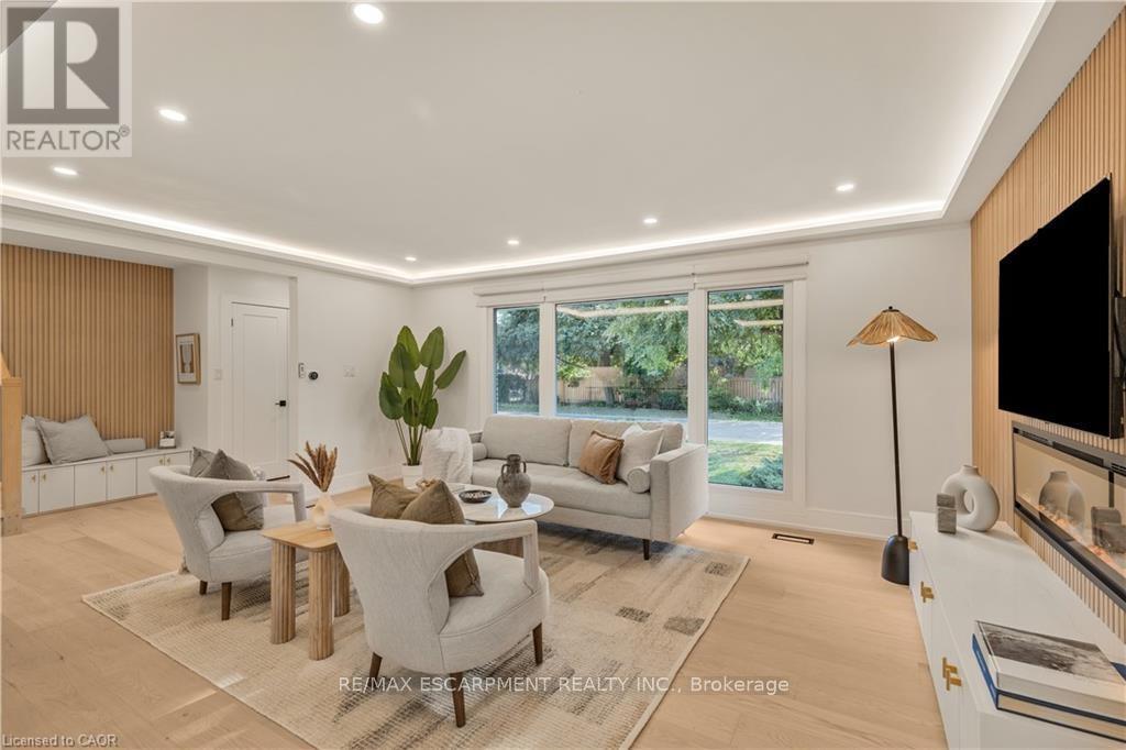 257 Strathcona Drive, Burlington (Shoreacres), Ontario  L7L 2C9 - Photo 15 - W12673248