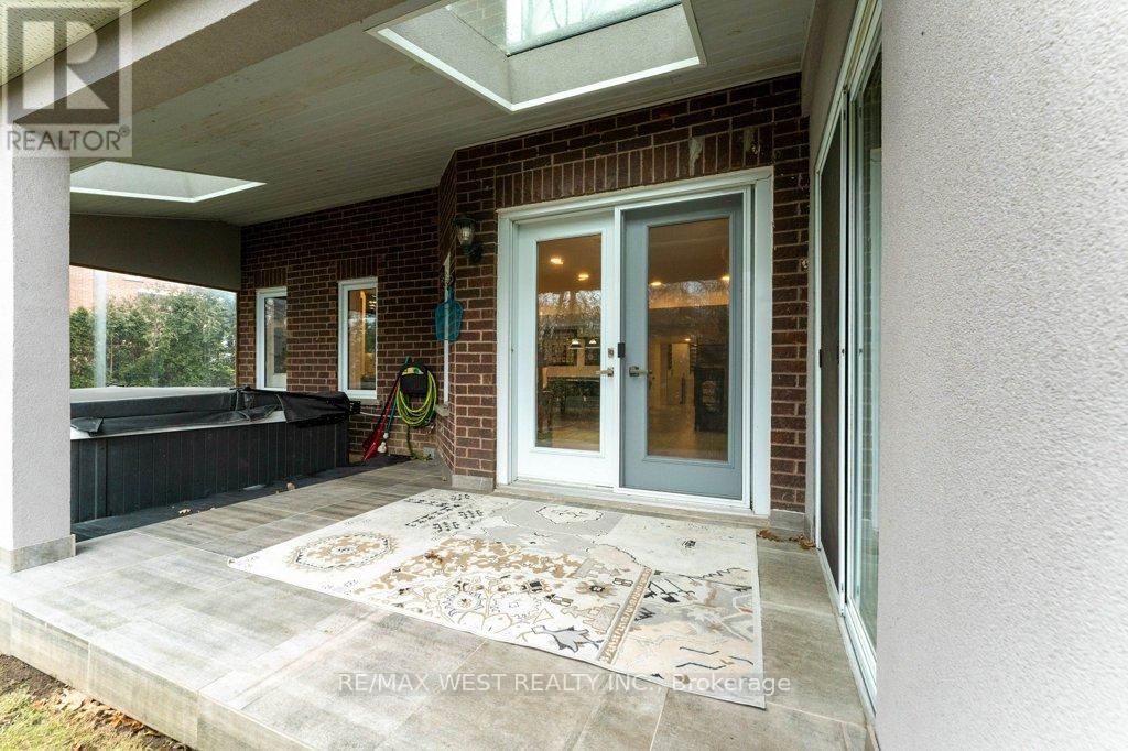 1806 Sevenoaks Drive, Mississauga, Ontario  L5K 2N2 - Photo 36 - W12705060