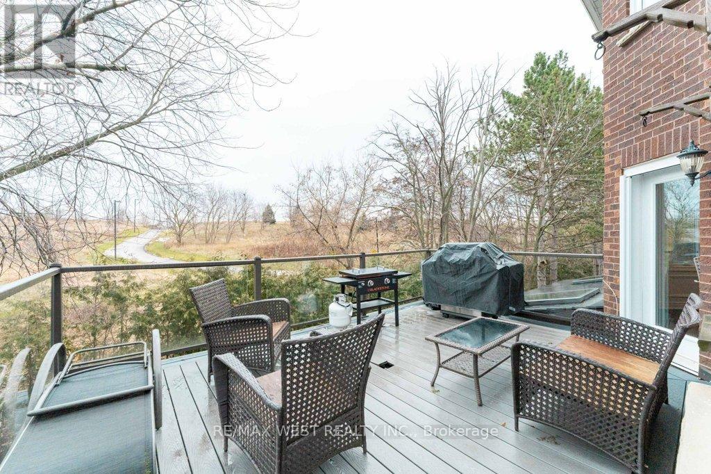 1806 Sevenoaks Drive, Mississauga, Ontario  L5K 2N2 - Photo 38 - W12705060