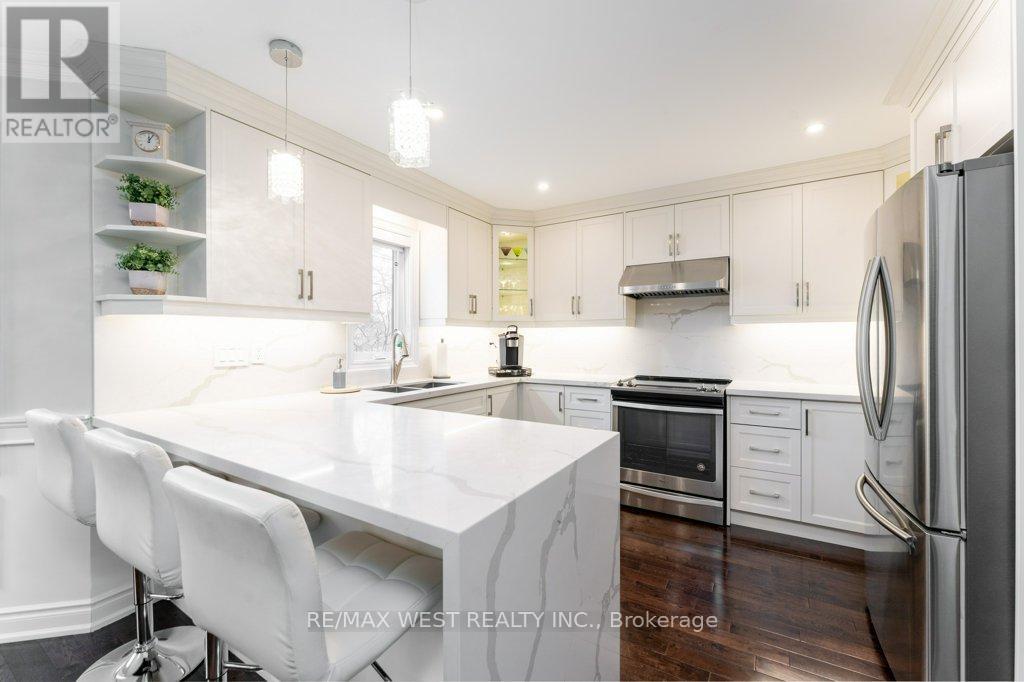 1806 Sevenoaks Drive, Mississauga, Ontario  L5K 2N2 - Photo 13 - W12705060