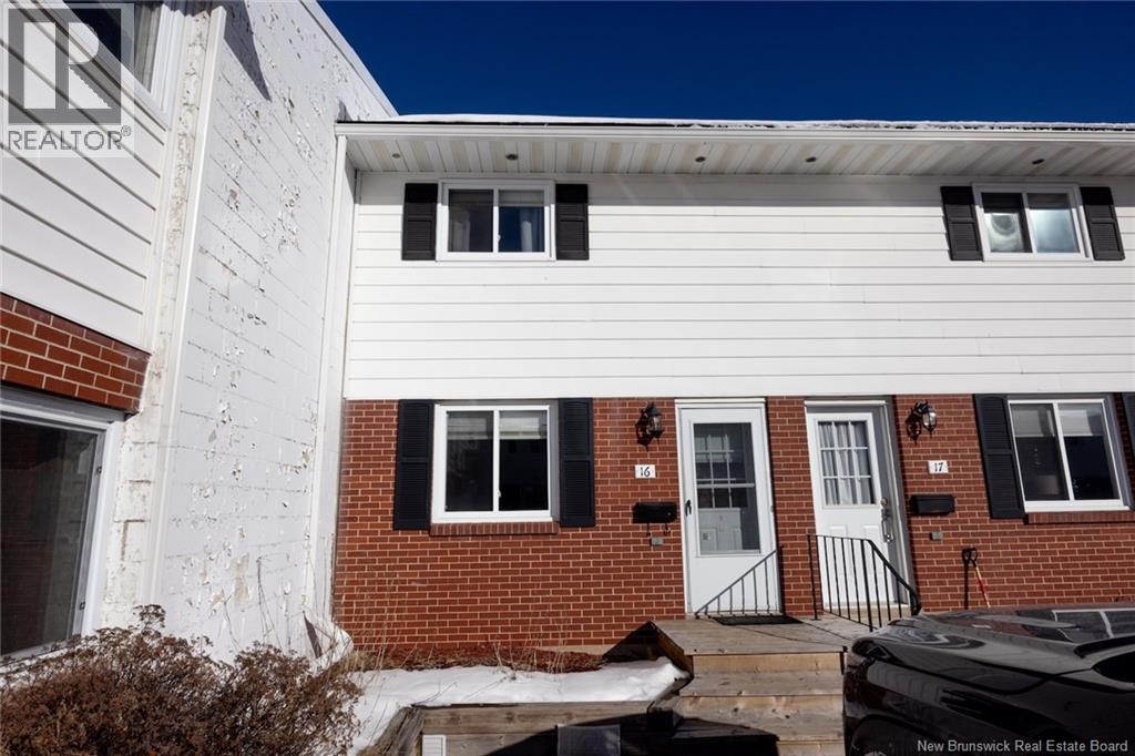 <h3>$199,900</h3><p>50 Colwell Drive Unit# 16, Fredericton, New Brunswick</p>
