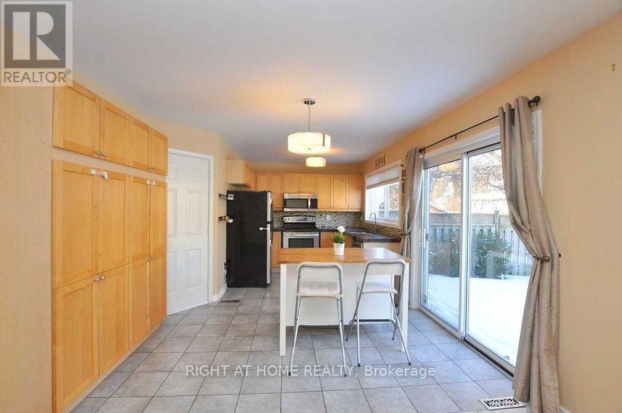 1345 Goldhawk Trail, Oakville, Ontario  L6M 3Y5 - Photo 7 - W12746756