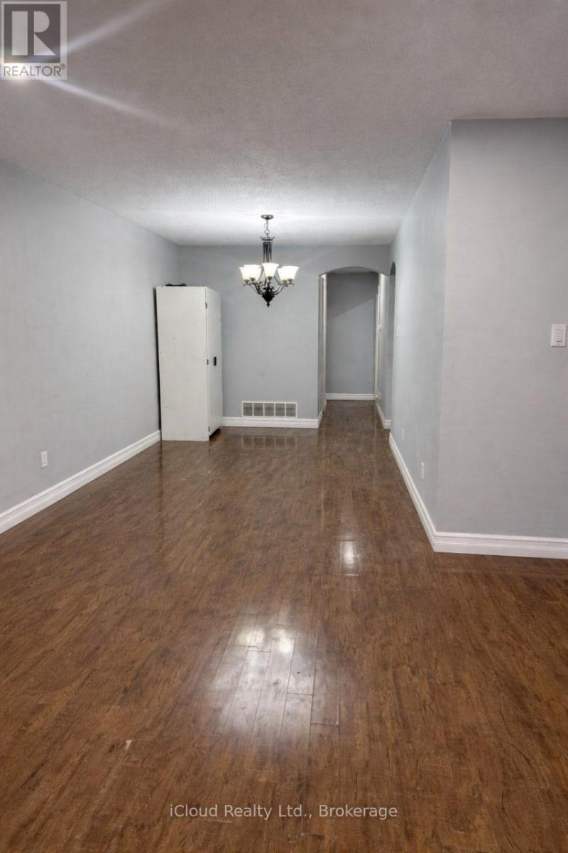 Upper - 46 Salisbury Circle, Brampton, Ontario  L6V 2Z5 - Photo 5 - W12751958