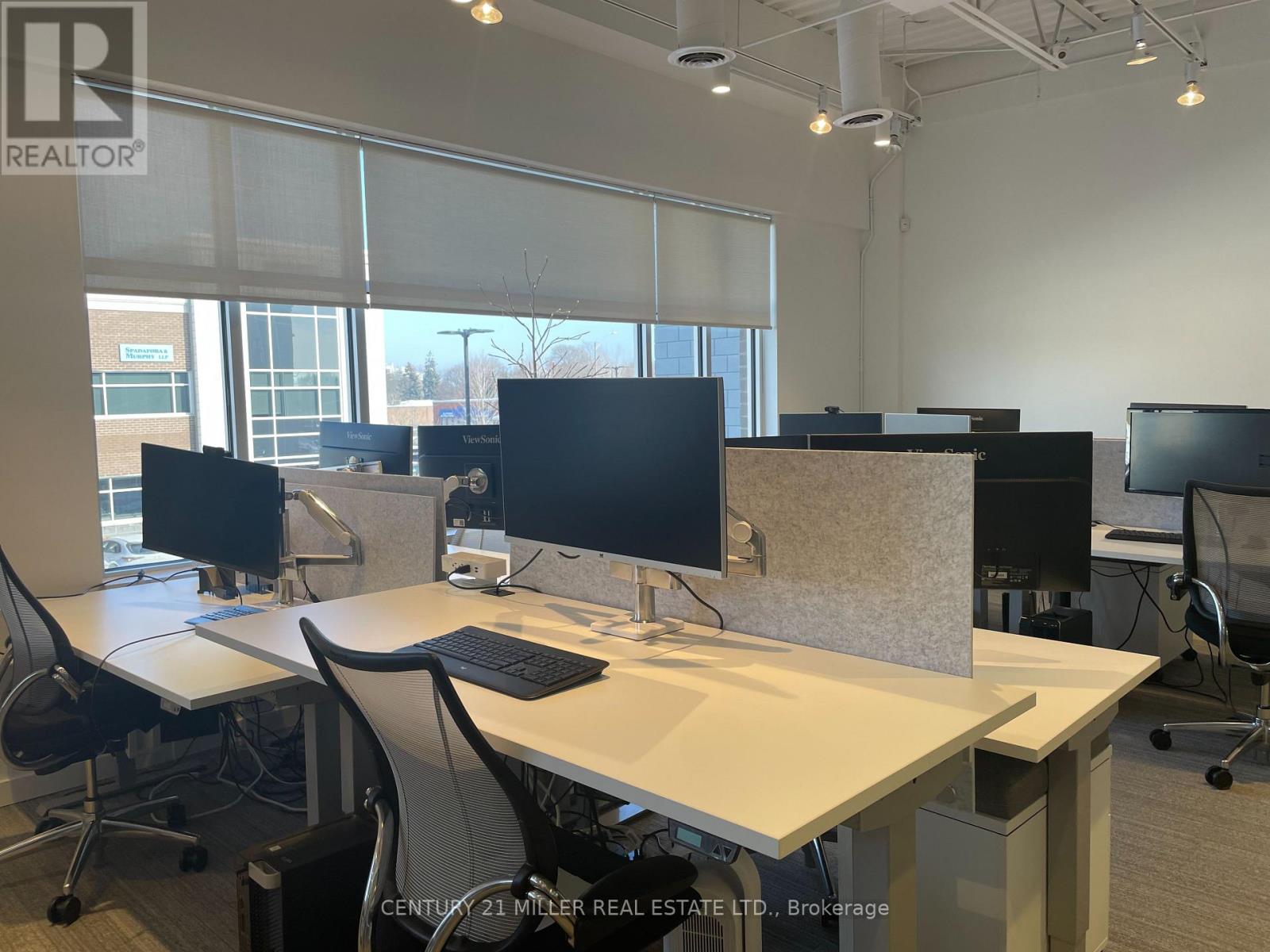 14-A - 225 Speers Road, Oakville, Ontario  L6K 0J4 - Photo 2 - W12752076