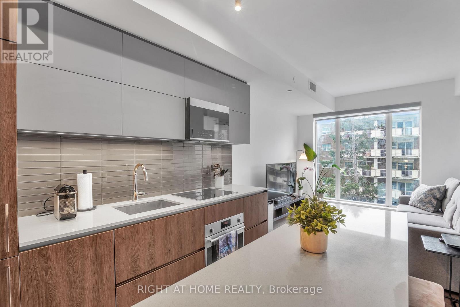 512 - 21 Park Street E, Mississauga, Ontario  L5G 0C2 - Photo 11 - W12754766