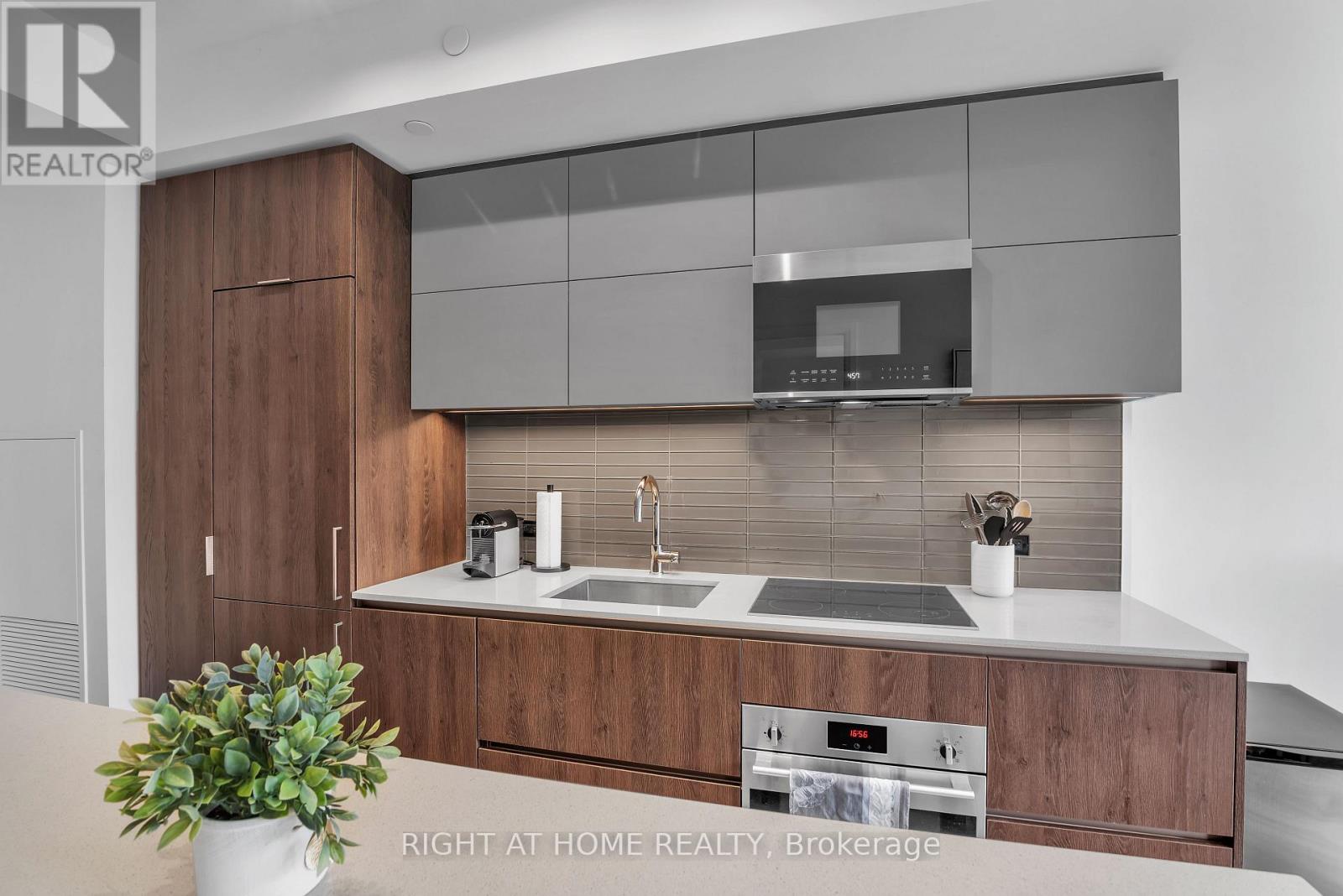 512 - 21 Park Street E, Mississauga, Ontario  L5G 0C2 - Photo 12 - W12754766