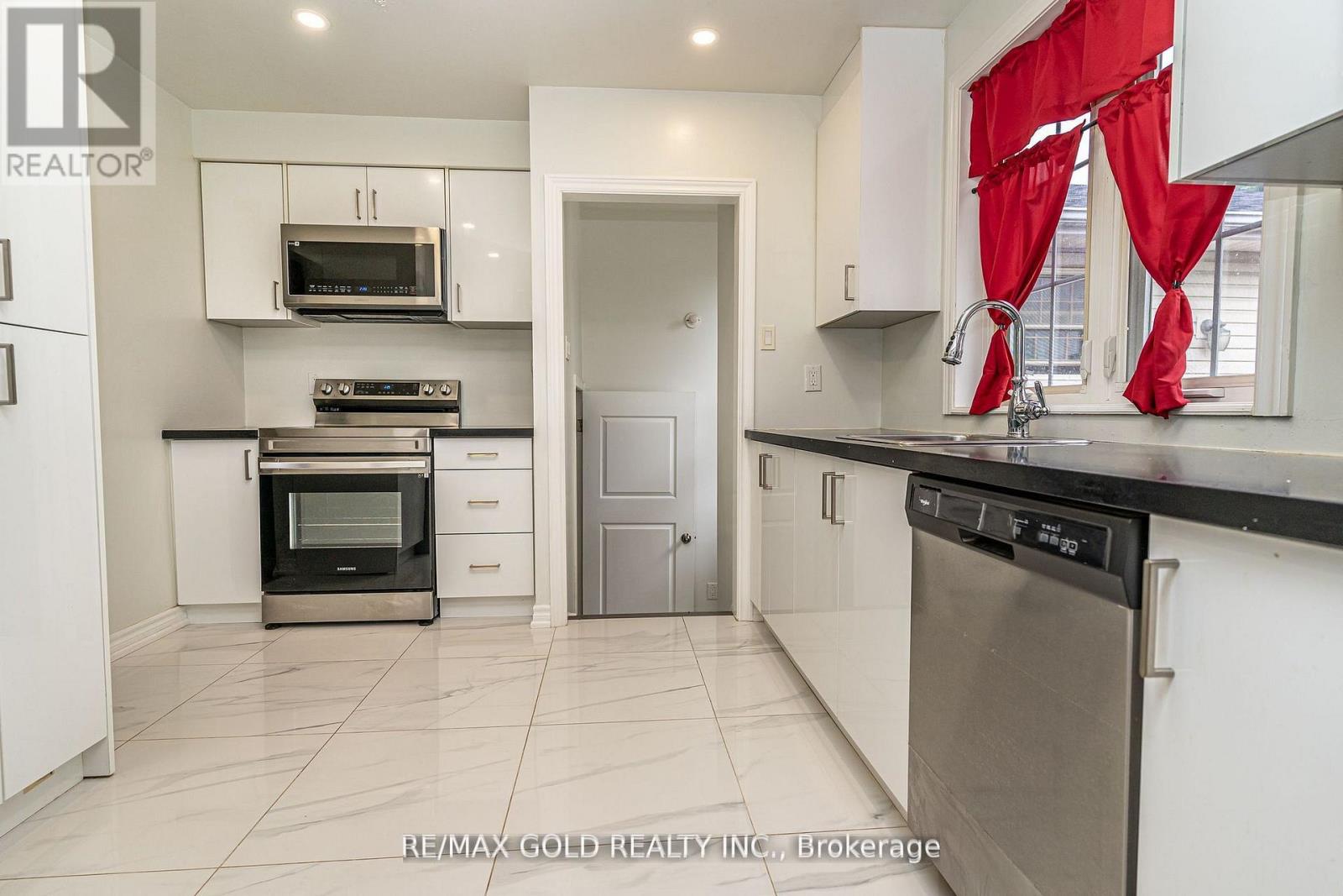 41 Aberdeen Crescent, Brampton (Avondale), Ontario  L6T 2P8 - Photo 11 - W12756660