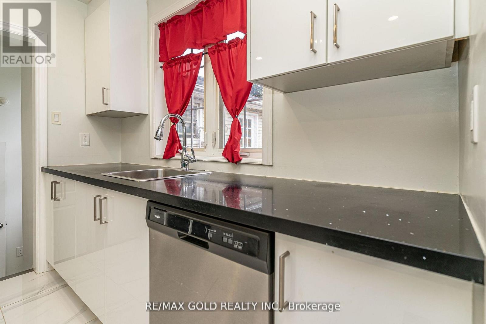 41 Aberdeen Crescent, Brampton (Avondale), Ontario  L6T 2P8 - Photo 12 - W12756660