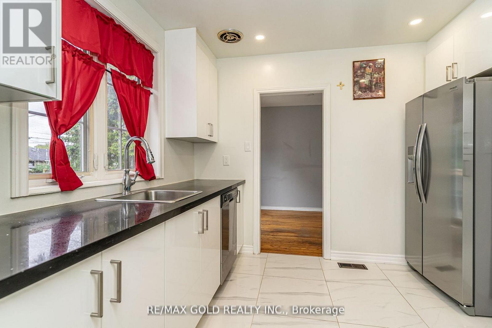 41 Aberdeen Crescent, Brampton (Avondale), Ontario  L6T 2P8 - Photo 14 - W12756660