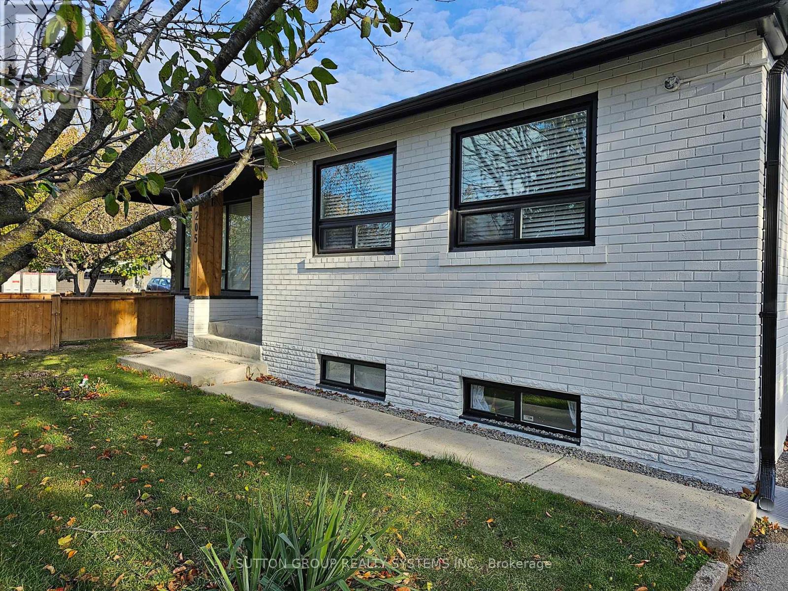 205 ELM AVENUE, Milton, Ontario