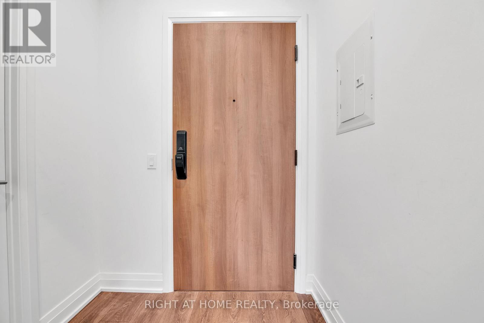 512 - 21 Park Street E, Mississauga, Ontario  L5G 0C2 - Photo 6 - W12754766