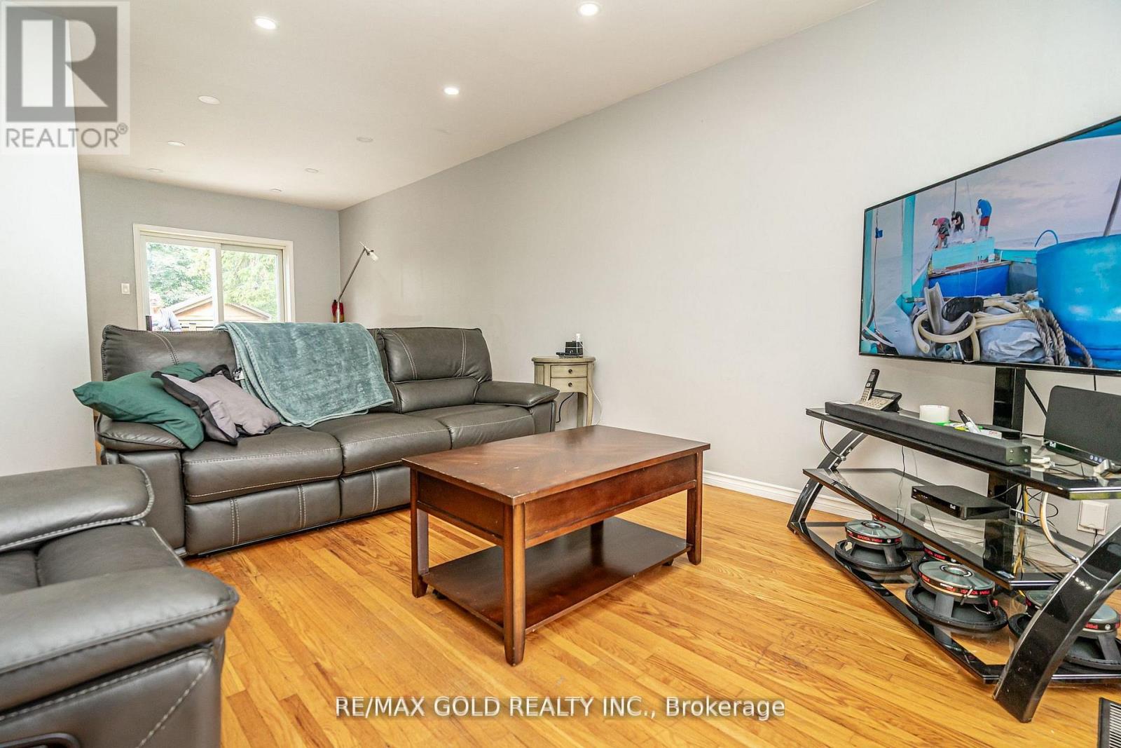 41 Aberdeen Crescent, Brampton (Avondale), Ontario  L6T 2P8 - Photo 7 - W12756660