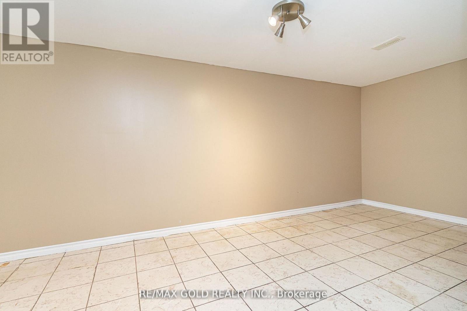 41 Aberdeen Crescent, Brampton (Avondale), Ontario  L6T 2P8 - Photo 32 - W12756660