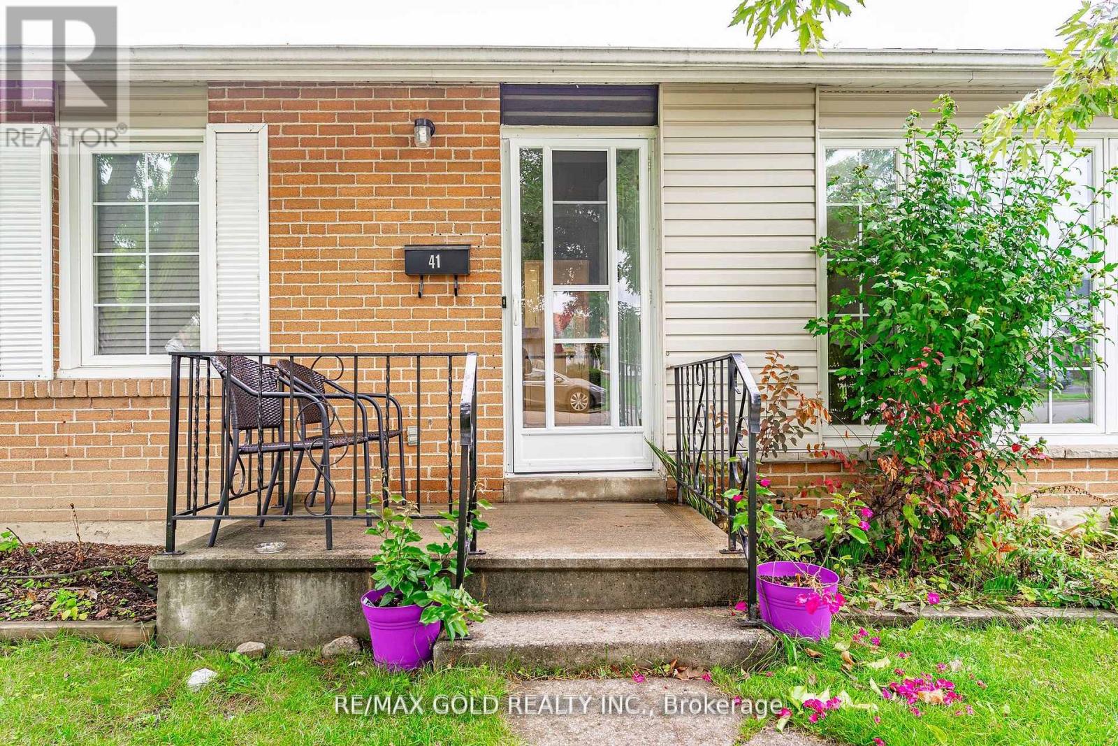 41 Aberdeen Crescent, Brampton (Avondale), Ontario  L6T 2P8 - Photo 3 - W12756660