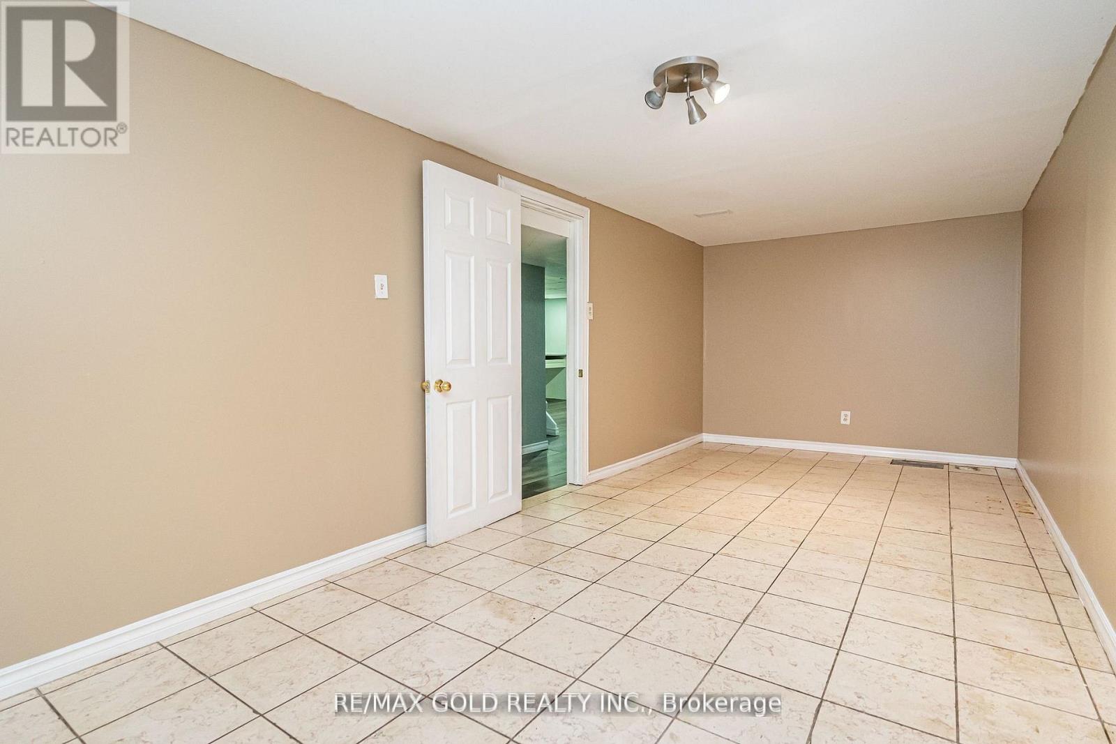 41 Aberdeen Crescent, Brampton (Avondale), Ontario  L6T 2P8 - Photo 33 - W12756660