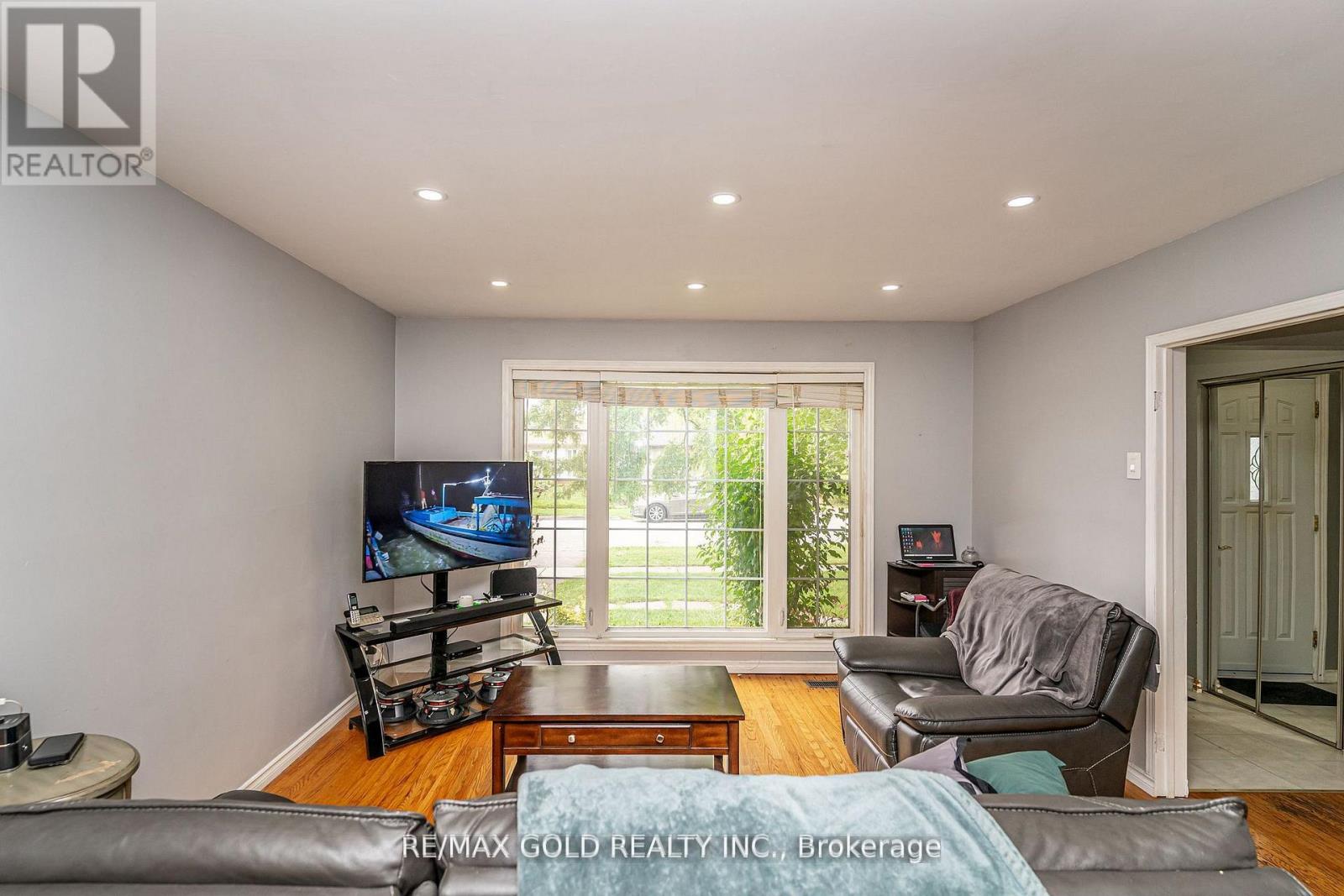 41 Aberdeen Crescent, Brampton (Avondale), Ontario  L6T 2P8 - Photo 8 - W12756660