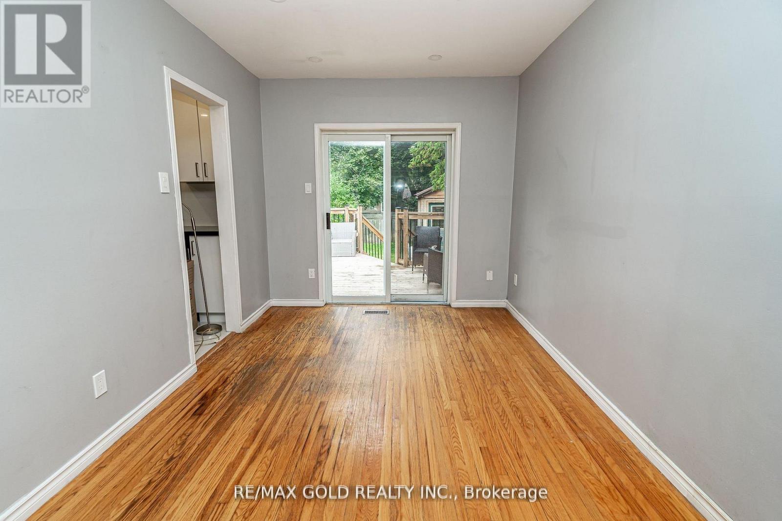 41 Aberdeen Crescent, Brampton (Avondale), Ontario  L6T 2P8 - Photo 9 - W12756660