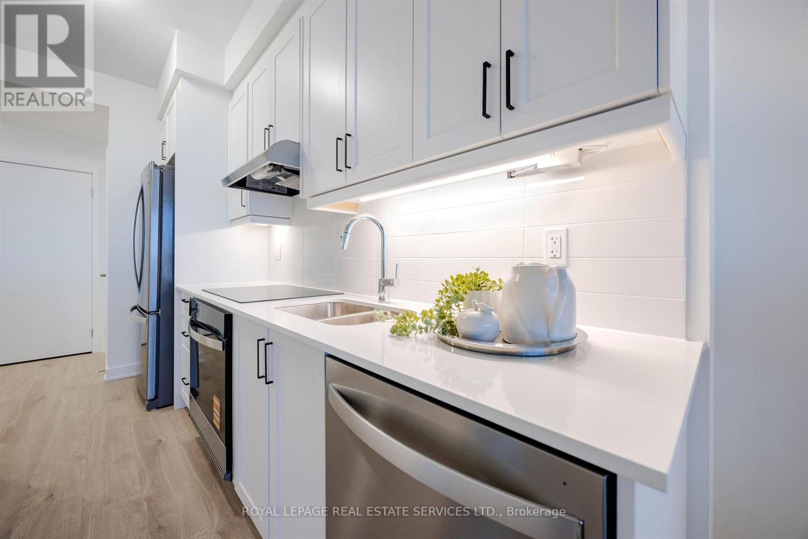 1508 - 1035 Southdown Road, Mississauga, Ontario  L5J 0A2 - Photo 3 - W12756686