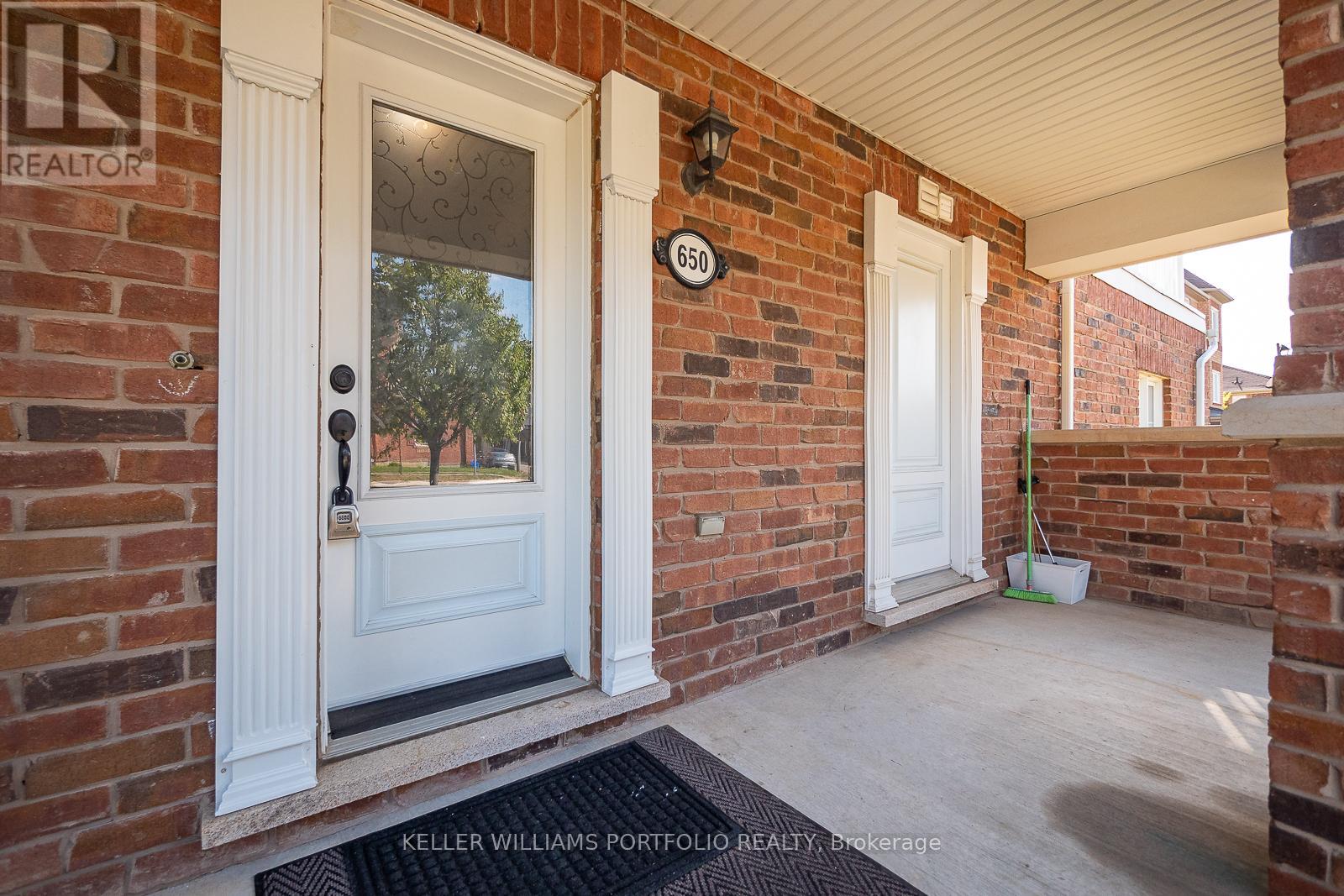 650 Holly Avenue, Milton, Ontario  L9T 0G3 - Photo 5 - W12756714