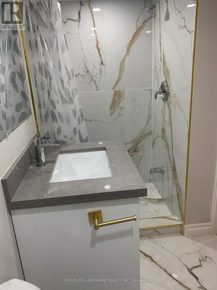 Middle - 3069 Given Road, Mississauga, Ontario  L5A 2N2 - Photo 9 - W12756120