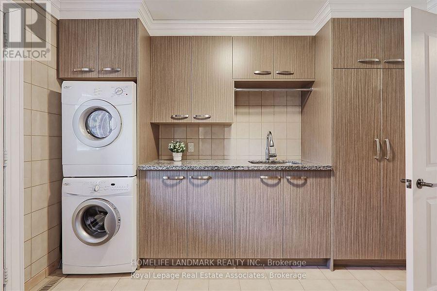 Middle - 3069 Given Road, Mississauga, Ontario  L5A 2N2 - Photo 7 - W12756120