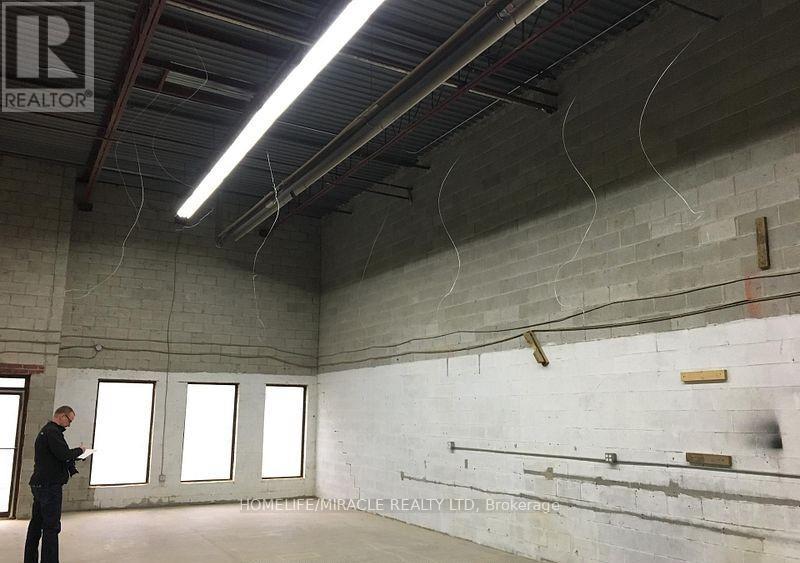 8 & 9 - 11 Edvac Drive, Brampton, Ontario  L6S 5W5 - Photo 5 - W12756734