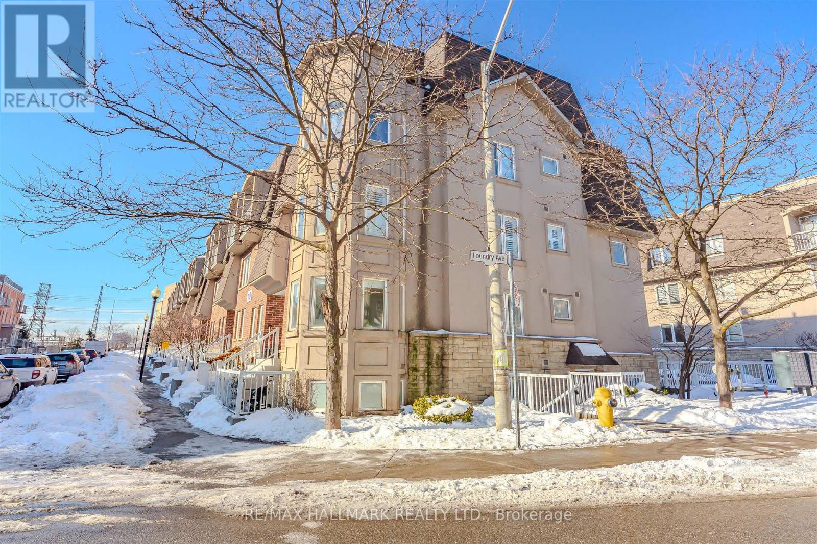 101 - 10 Turntable Crescent, Toronto, Ontario  M6H 4K9 - Photo 2 - W12756098