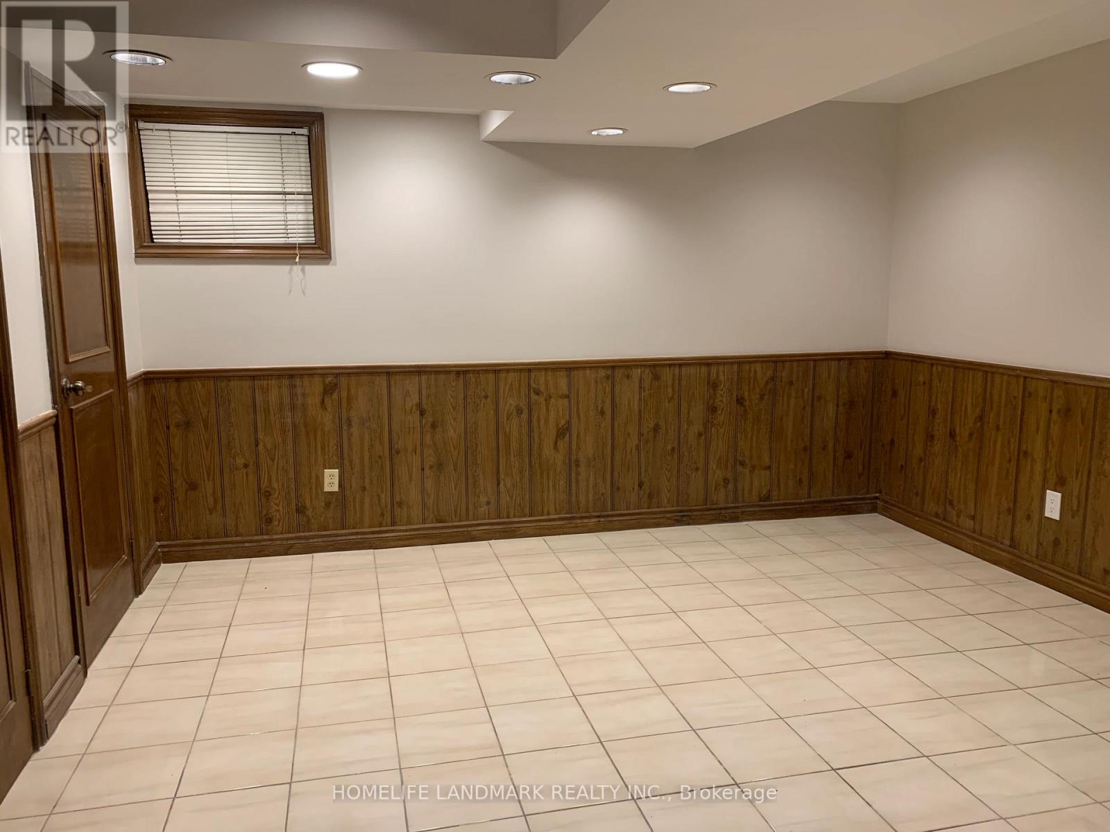 Middle - 3069 Given Road, Mississauga, Ontario  L5A 2N2 - Photo 16 - W12756120