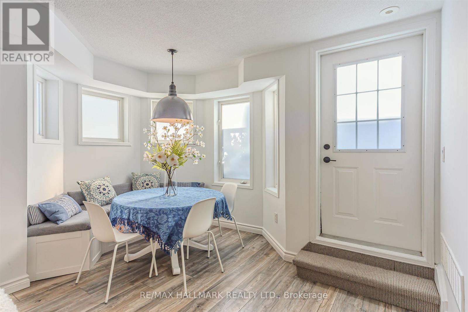 101 - 10 Turntable Crescent, Toronto, Ontario  M6H 4K9 - Photo 5 - W12756098