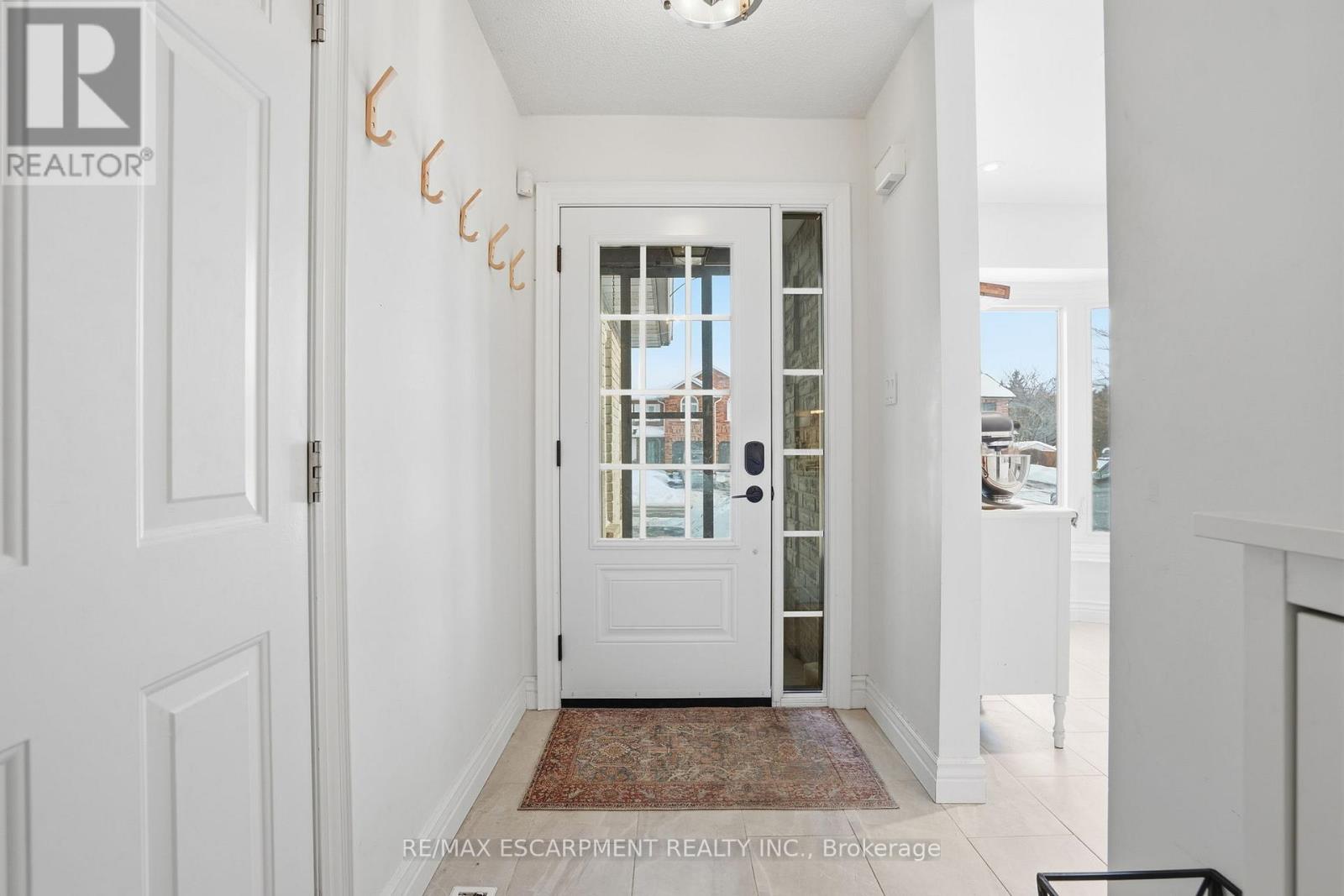 2018 Chrisdon Road, Burlington, Ontario  L7M 3W8 - Photo 3 - W12756586