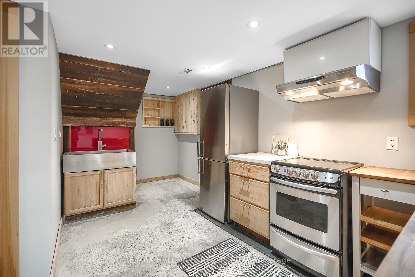 Lower - 6 Thirty First Street, Toronto, Ontario  M8W 3E8 - Photo 6 - W12756604