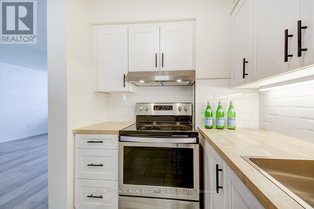 907 - 212 Kerr Street, Oakville (Co Central), Ontario  L6K 3B1 - Photo 17 - W12756618