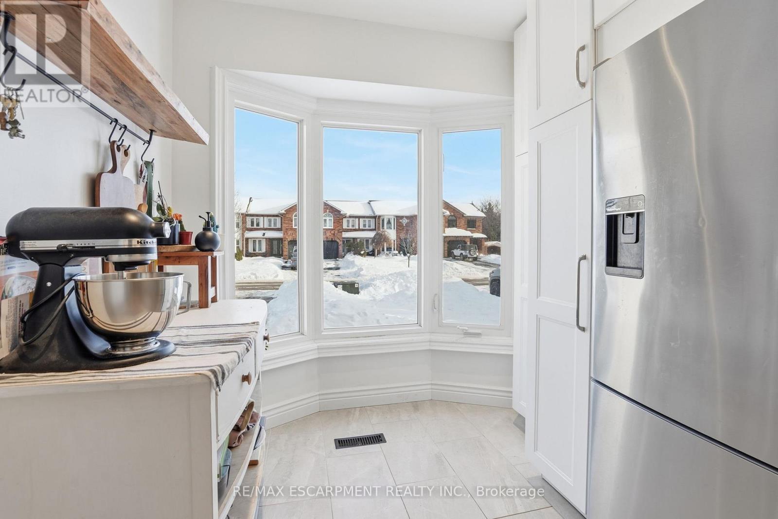 2018 Chrisdon Road, Burlington, Ontario  L7M 3W8 - Photo 9 - W12756586