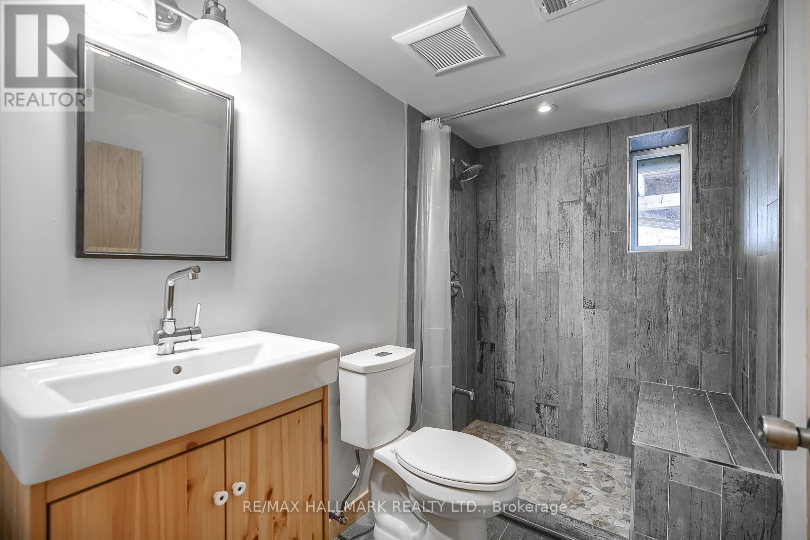 Lower - 6 Thirty First Street, Toronto, Ontario  M8W 3E8 - Photo 11 - W12756604