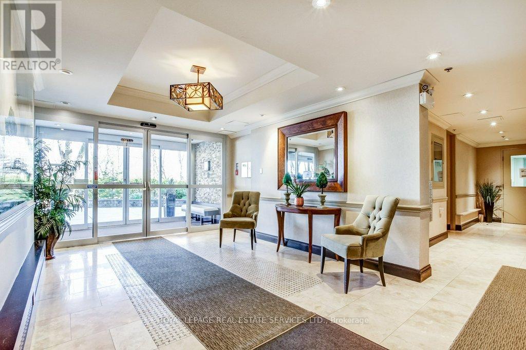 907 - 212 Kerr Street, Oakville (Co Central), Ontario  L6K 3B1 - Photo 4 - W12756618