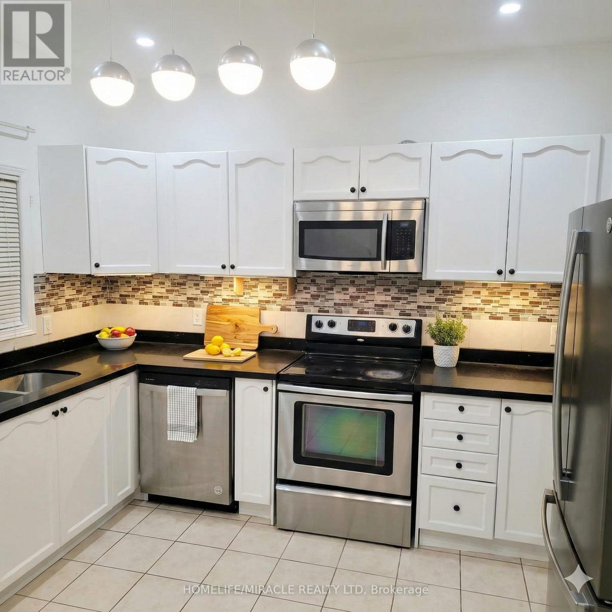 Main - 17 Portrush Trail, Brampton, Ontario  L6X 0R4 - Photo 4 - W12757020