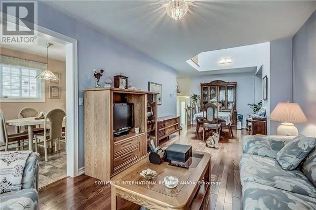 47 Hartnell Square, Brampton, Ontario  L6S 5W8 - Photo 3 - W12757088