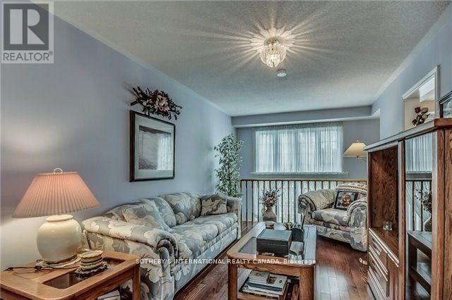 47 Hartnell Square, Brampton, Ontario  L6S 5W8 - Photo 2 - W12757088