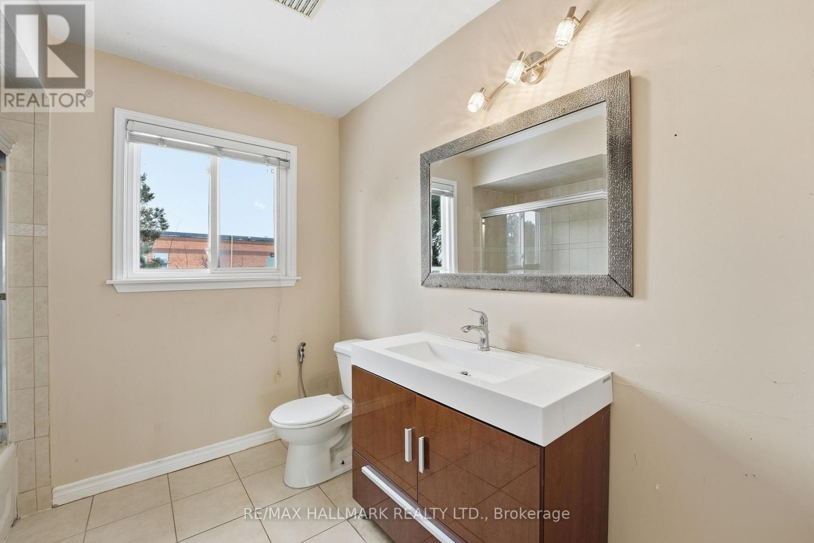 92 Jaffa Drive, Brampton, Ontario  L6S 4C6 - Photo 19 - W12757066