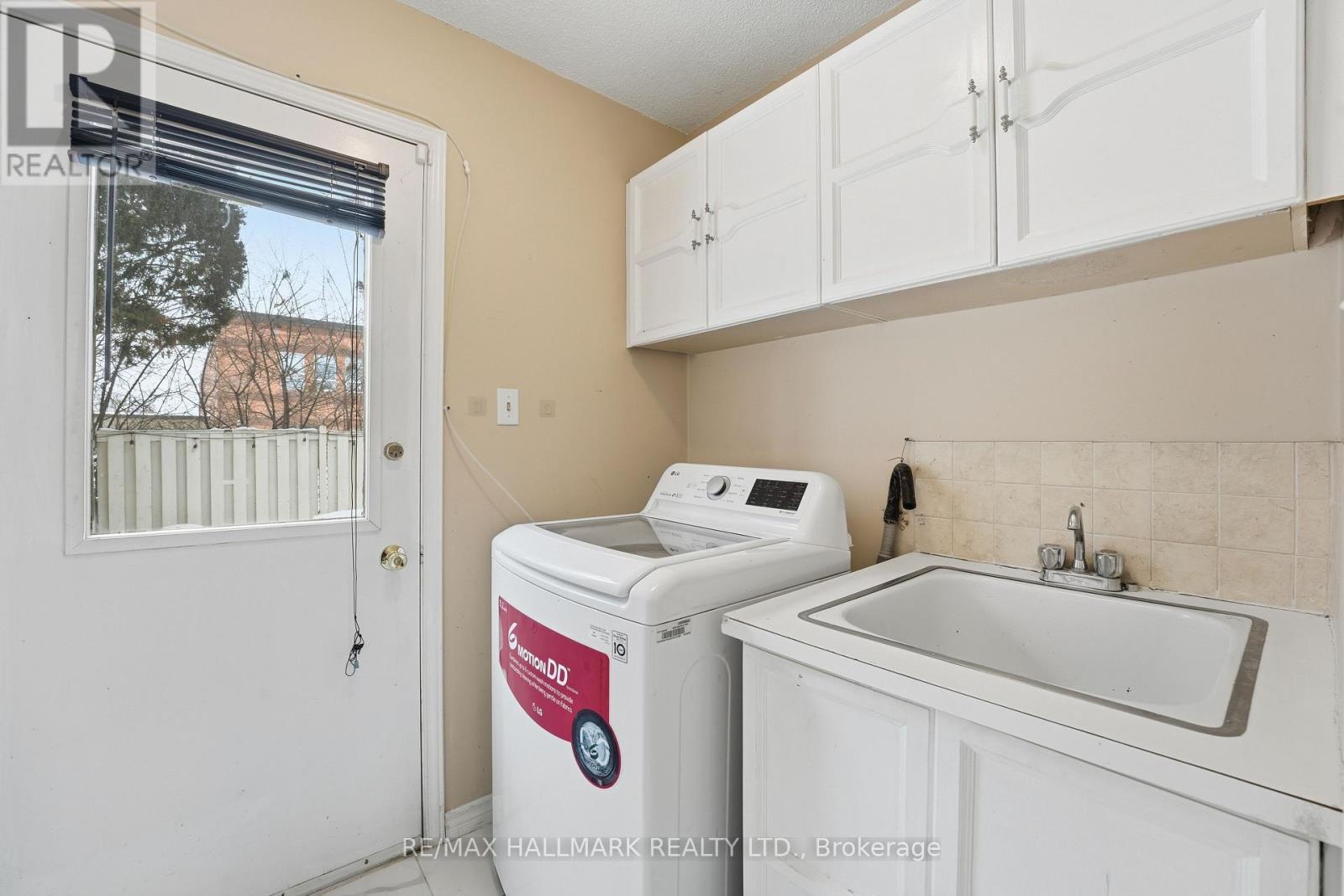 92 Jaffa Drive, Brampton, Ontario  L6S 4C6 - Photo 11 - W12757066