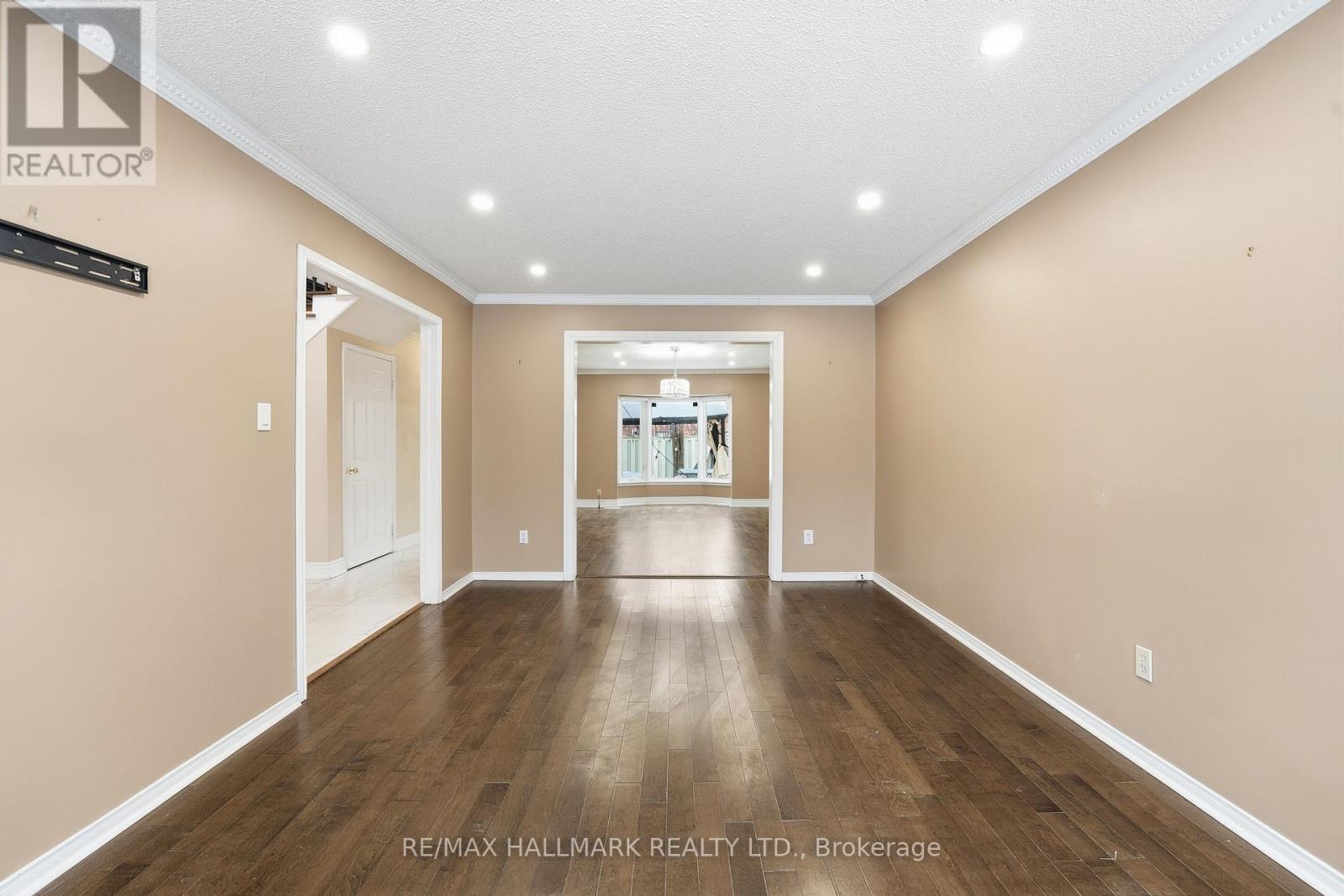 92 Jaffa Drive, Brampton, Ontario  L6S 4C6 - Photo 8 - W12757066