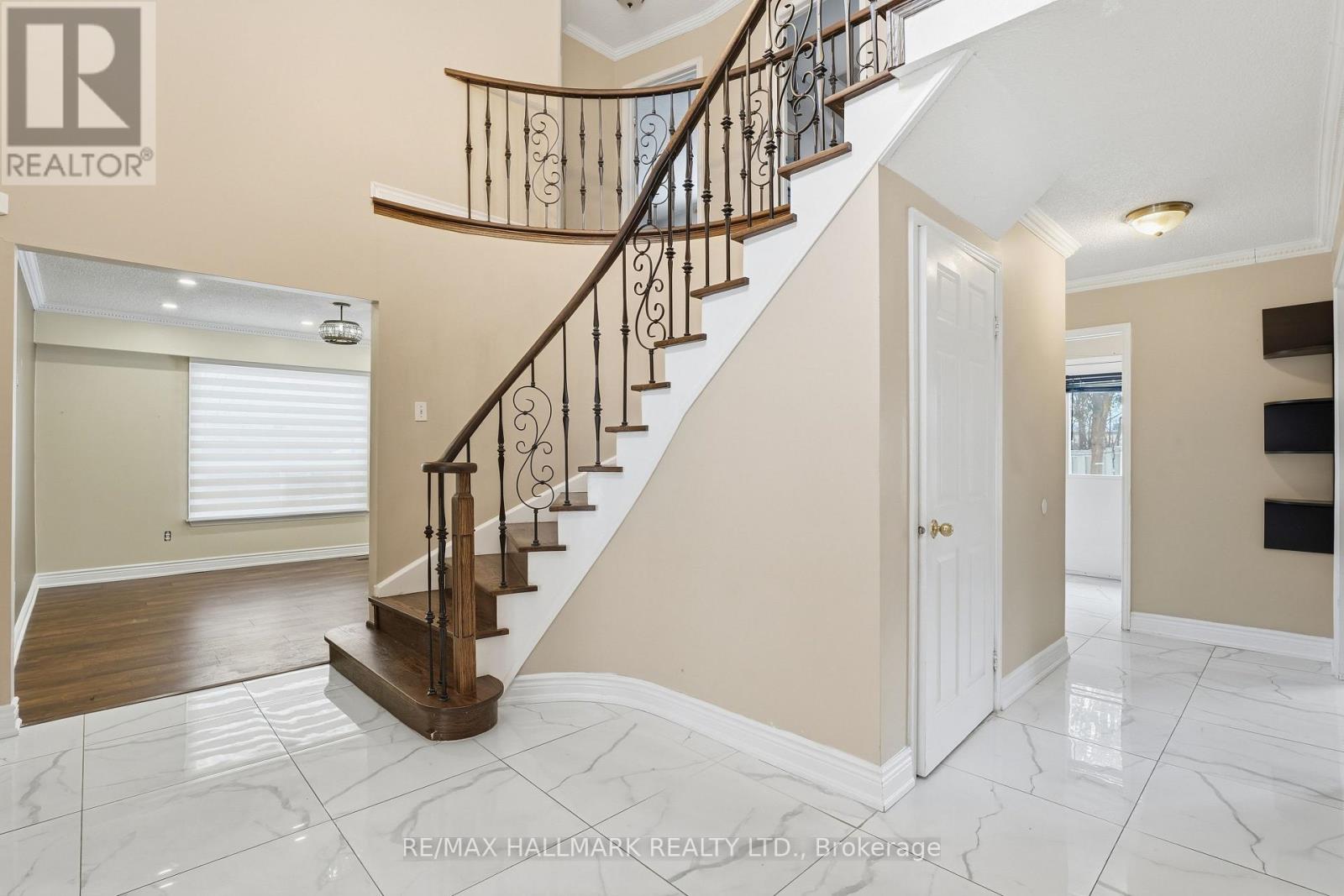 92 Jaffa Drive, Brampton, Ontario  L6S 4C6 - Photo 5 - W12757066